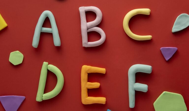 Letras feitas de massa de modelar