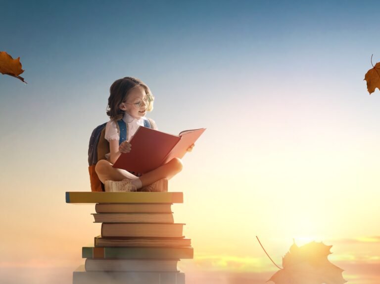 Criança lendo livro