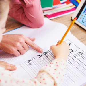 Como avaliar a escrita infantil com base na teoria de Linnea Ehri